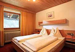 2_appartementrettensteinaschauschlafzimmer2.jpg